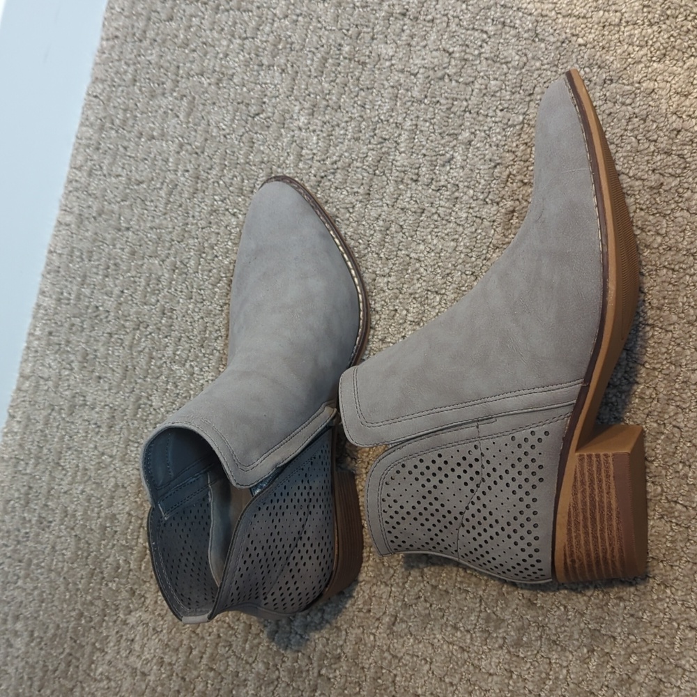 Madden girl Neville ankle booties